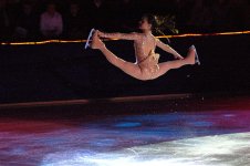 800px-Sasha_Cohen_Split_Jump.jpg