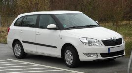 Skoda_Fabia_Combi_1.6_TDI_Ambiente_(II,_Facelift)_–_Frontansicht,_20._Februar_2011,_Wülfrath.jpg