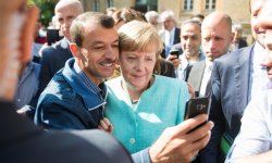 1441908526_merkel.selfi.jpg