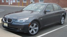 800px-BMW_528xi_sedan.jpg