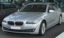 800px-BMW_5er_(F10)_front-1_20100405.jpg